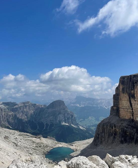 Lake Pisciadù and the view on Val Gardena