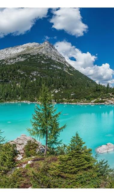 Lake Sorapis in summer