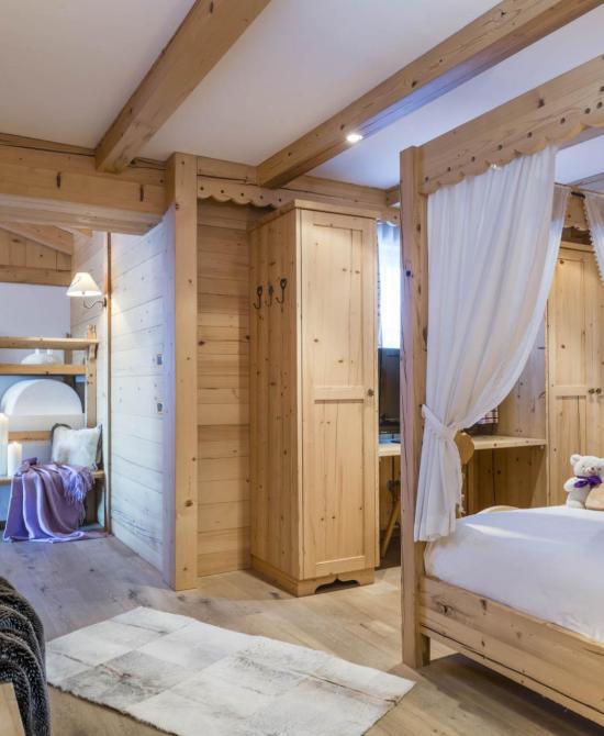 Mountain Suite mit Himmelbett und Bauernofen